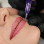 Micropigmentación de labios Barcelona — Dr. Bermejo Pérez
